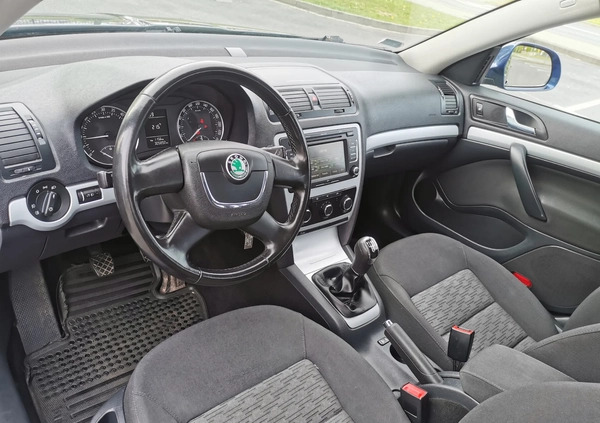 Skoda Octavia cena 17499 przebieg: 305000, rok produkcji 2010 z Złotów małe 407
